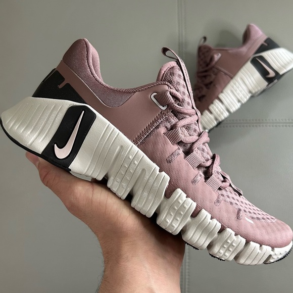 Nike Shoes - WMNS SIZING - NIKE FREE METCON 5 SMOKEY MAUVE